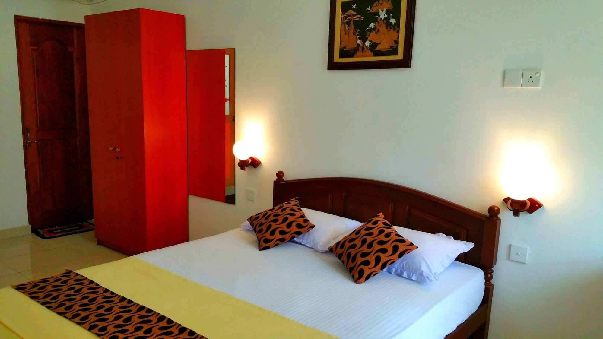 Holiday Fashion Inn Negombo Zewnętrze zdjęcie